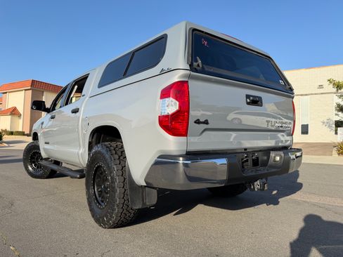 Used 2018 Toyota Tundra 4x4 CrewMax SR5 image 9