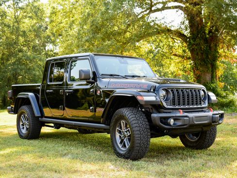 Used 2024 Jeep Gladiator Mojave image 3