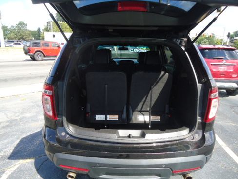 Used 2013 Ford Explorer 4WD XLT image 3
