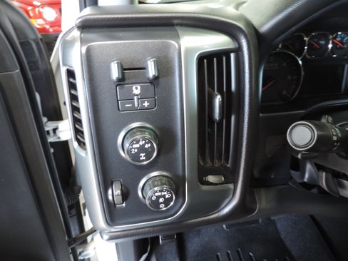 Used 2016 Chevrolet Silverado 1500 LT Z71 image 38