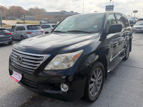 Used 2009 Lexus LX 570 image 4