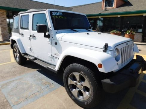Used 2018 Jeep Wrangler Unlimited Sahara AWD/4WD image 2