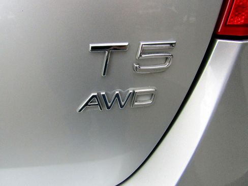 Used 2017 Volvo V60 T5 Cross Country Premier image 15