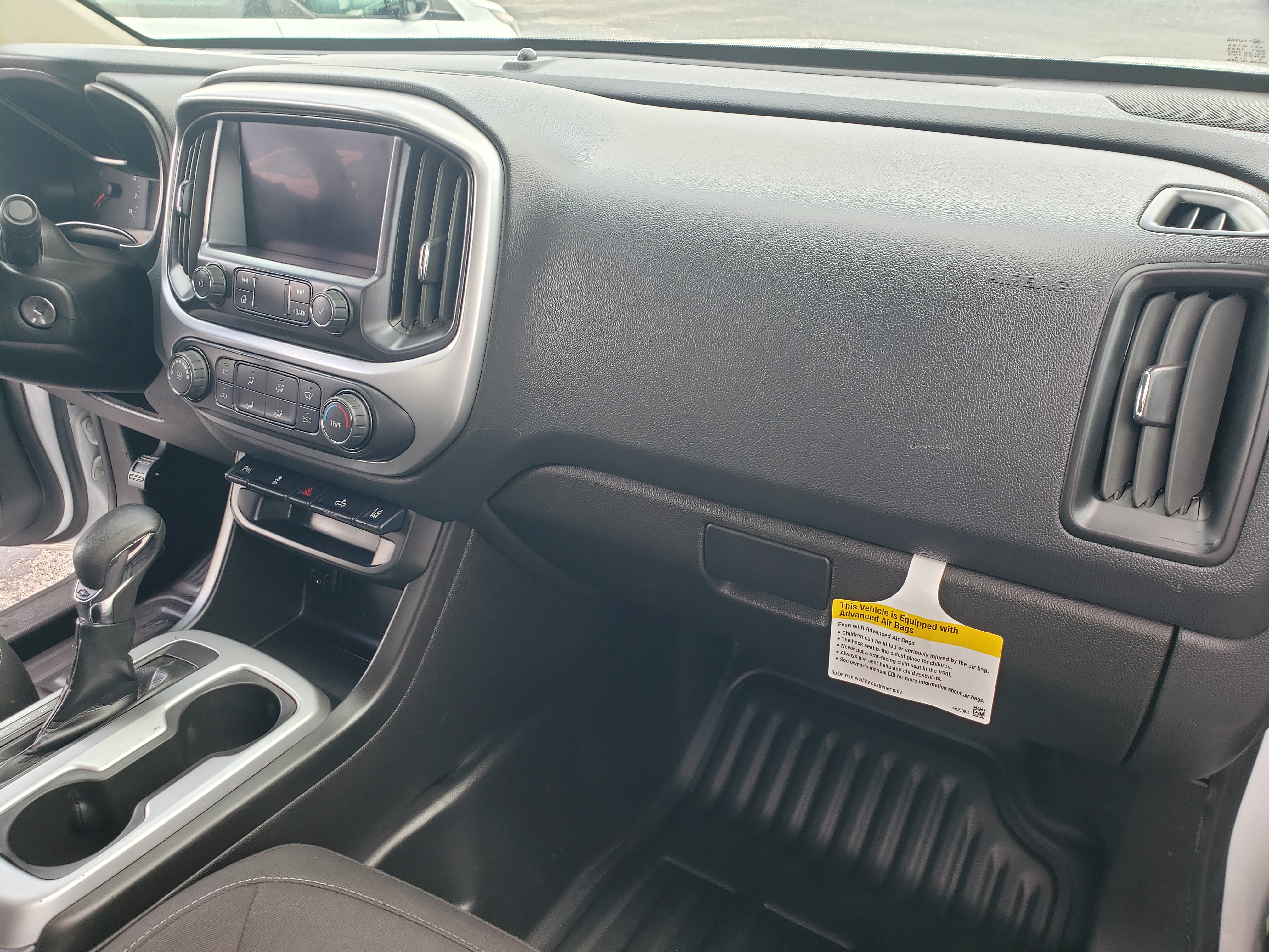 Used 2022 Chevrolet Colorado 2WD Extended Cab LT image 11