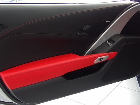 Used 2015 Chevrolet Corvette Stingray 2LT image 22