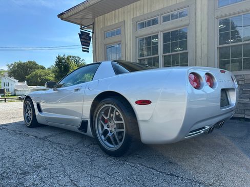 Used 2001 Chevrolet Corvette Z06 Coupe RWD image 3