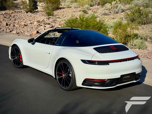Used 2021 Porsche 911 Targa 4S image 13