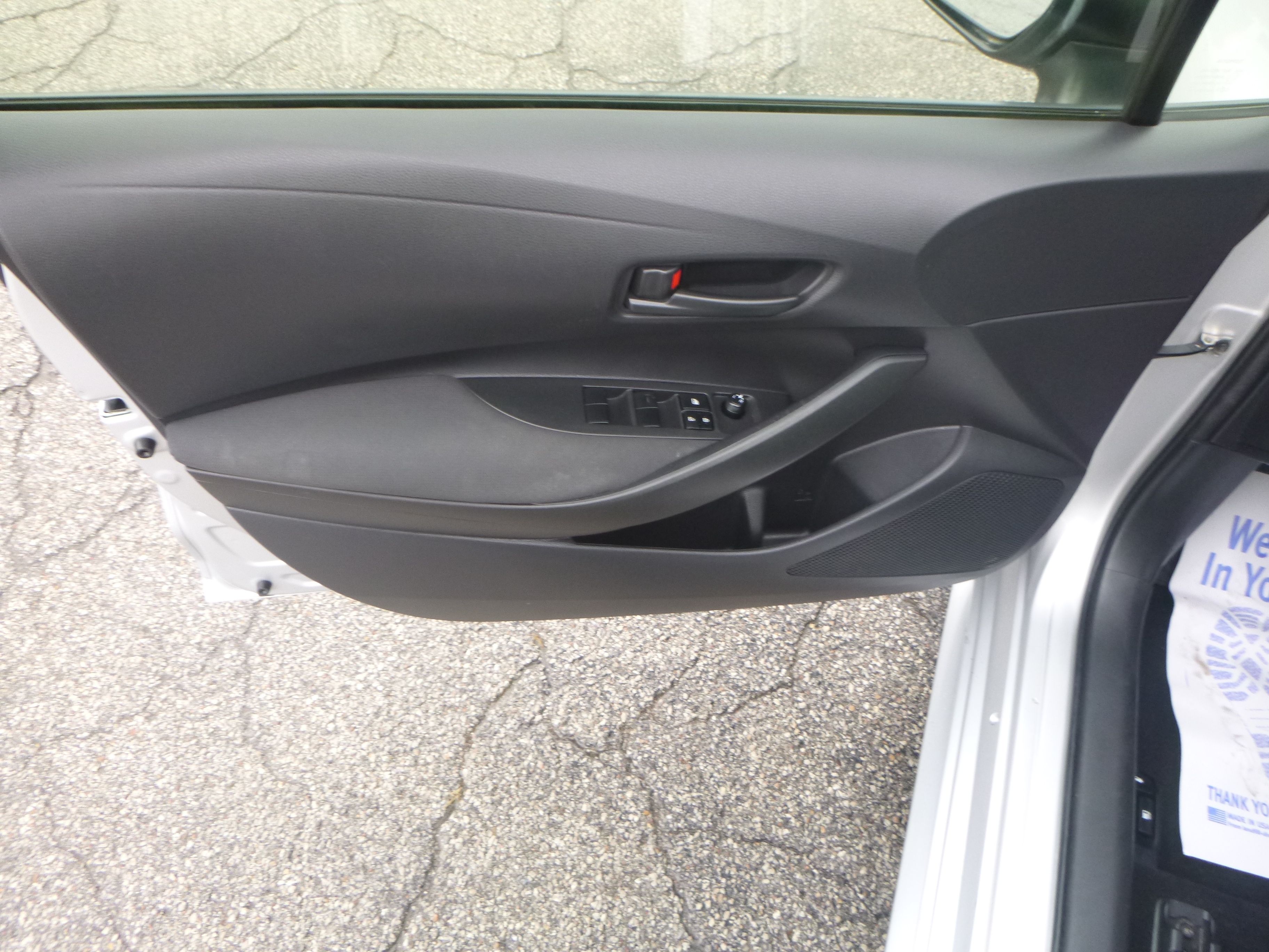 Used 2022 Toyota Corolla LE Sedan FWD image 11