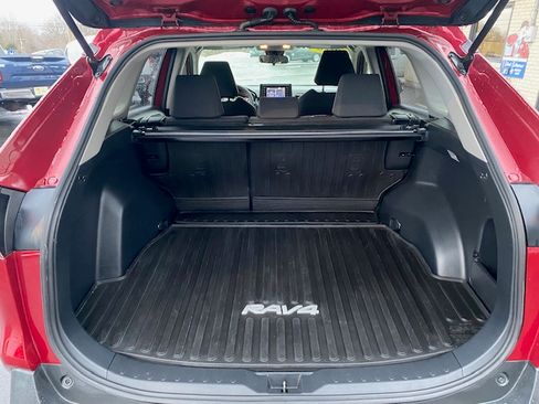 Used 2019 Toyota RAV4 LE image 18