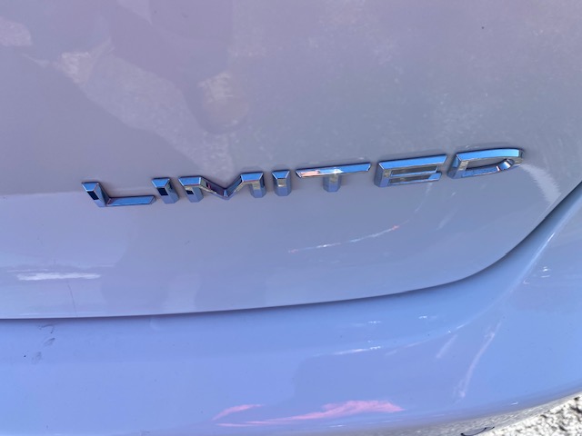 Used 2023 Chrysler Pacifica Limited FWD image 13