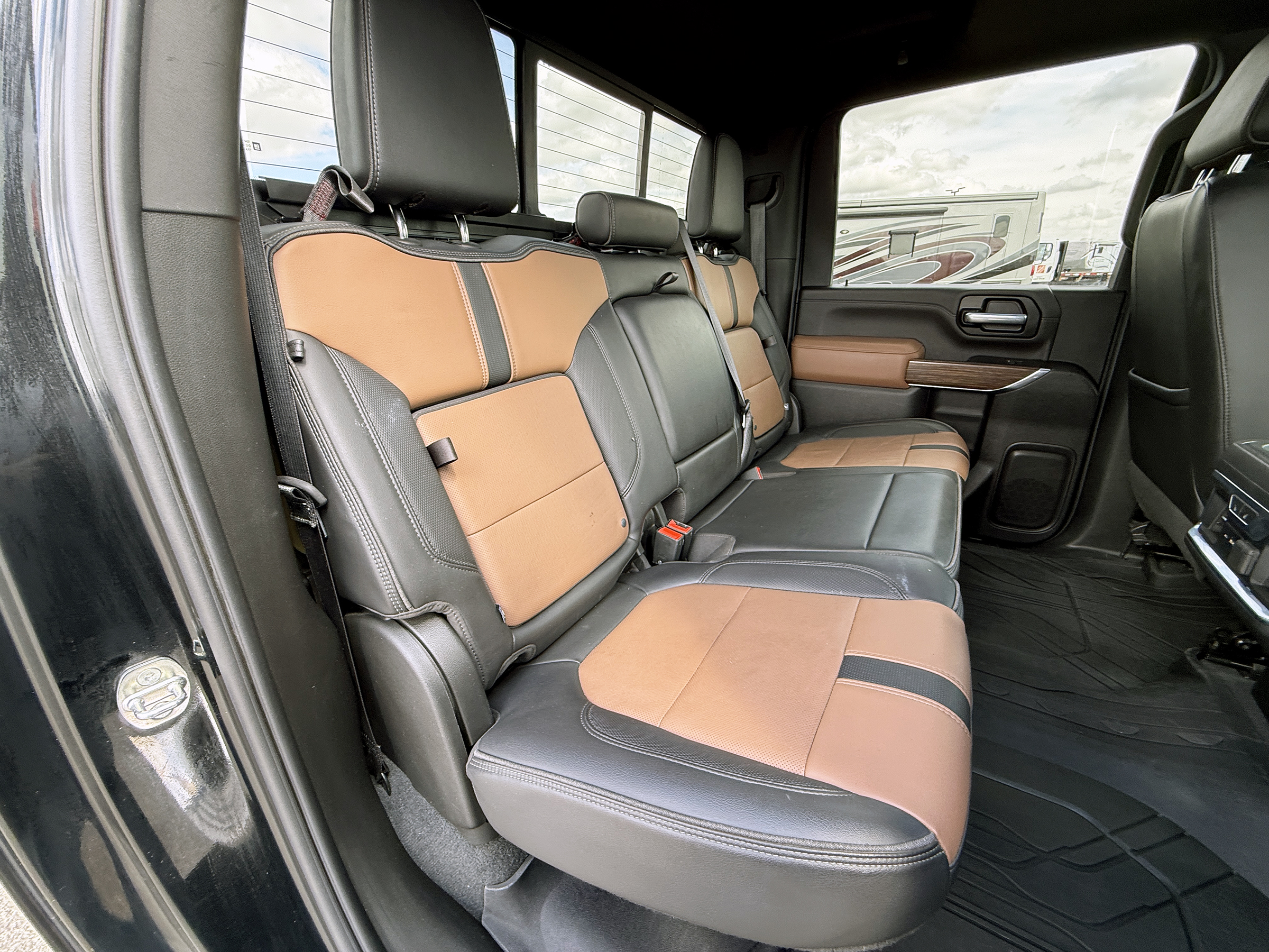 Used 2020 Chevrolet Silverado 3500 4x4 Crew Cab High Country image 13