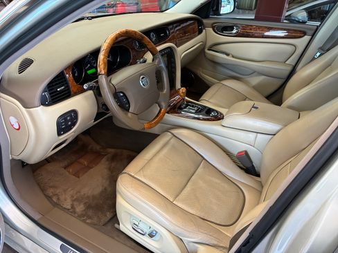 Used 2009 Jaguar XJ Vanden Plas RWD image 25