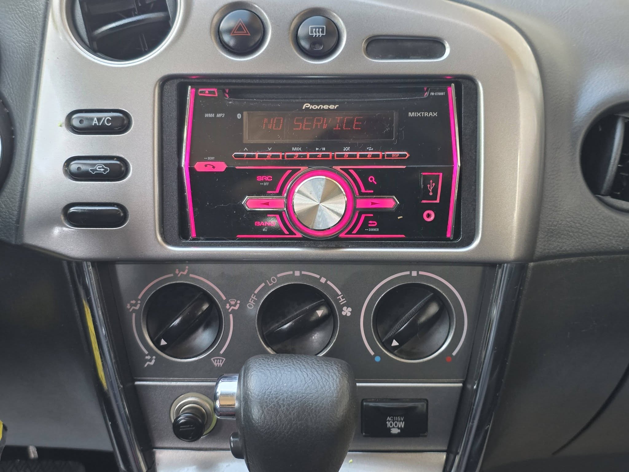 Used 2003 Pontiac Vibe AWD image 10