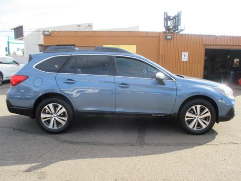 Used 2018 Subaru Outback 2.5i Limited image 1