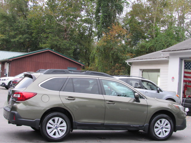 Used 2018 Subaru Outback 2.5i Premium AWD/4WD image 10