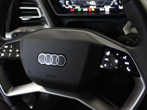 Used 2024 Audi Q4 e-tron quattro Prestige AWD/4WD image 28