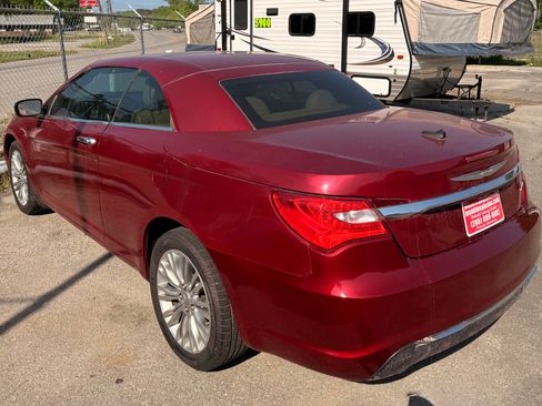 Used 2014 Chrysler 200 Limited image 1