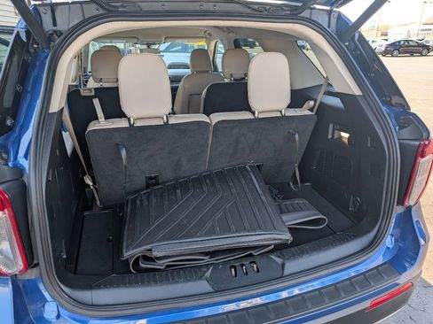 Used 2022 Ford Explorer XLT image 16
