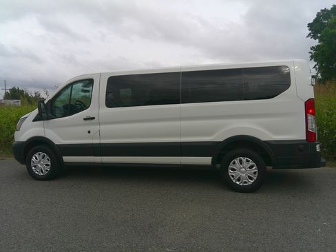 Used 2018 Ford Transit 350 XLT image 3