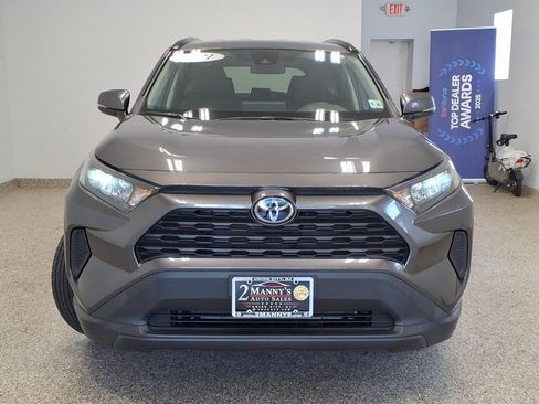 Used 2021 Toyota RAV4 LE AWD/4WD image 2