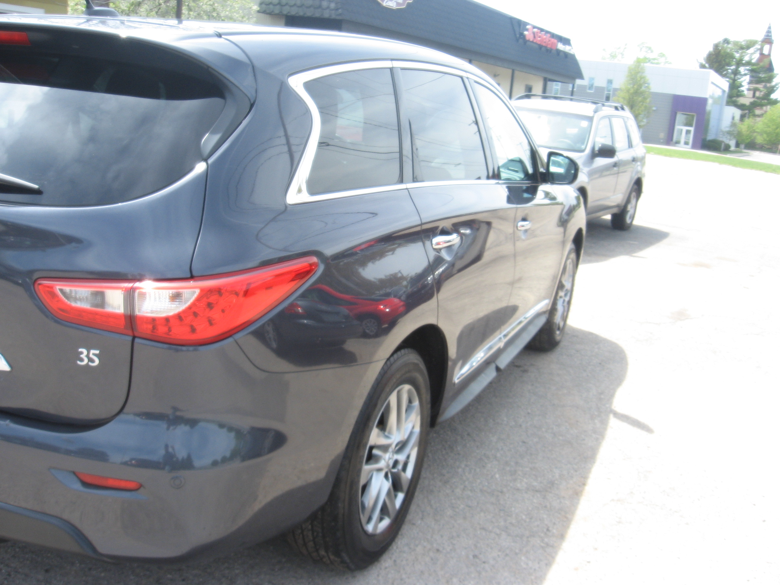 Used 2013 INFINITI JX35 AWD image 4