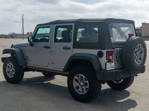 Used 2016 Jeep Wrangler Sport image 4
