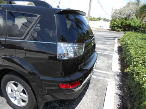 Used 2010 Mitsubishi Outlander 2WD ES image 4
