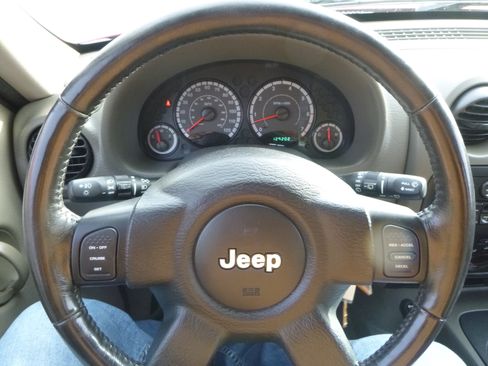 Used 2006 Jeep Liberty Sport image 26