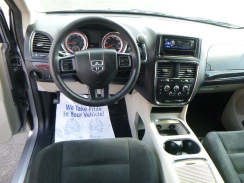 Used 2015 Dodge Grand Caravan SXT image 16