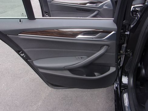 Used 2019 BMW 530i xDrive UNAVAIL AWD/4WD image 32