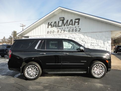 Used 2024 Chevrolet Tahoe LT w/ Signature Plus Package image 2