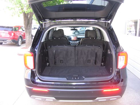 Used 2023 Ford Explorer XLT AWD/4WD image 5