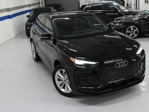 Used 2025 Audi Q6 e-tron Premium image 13