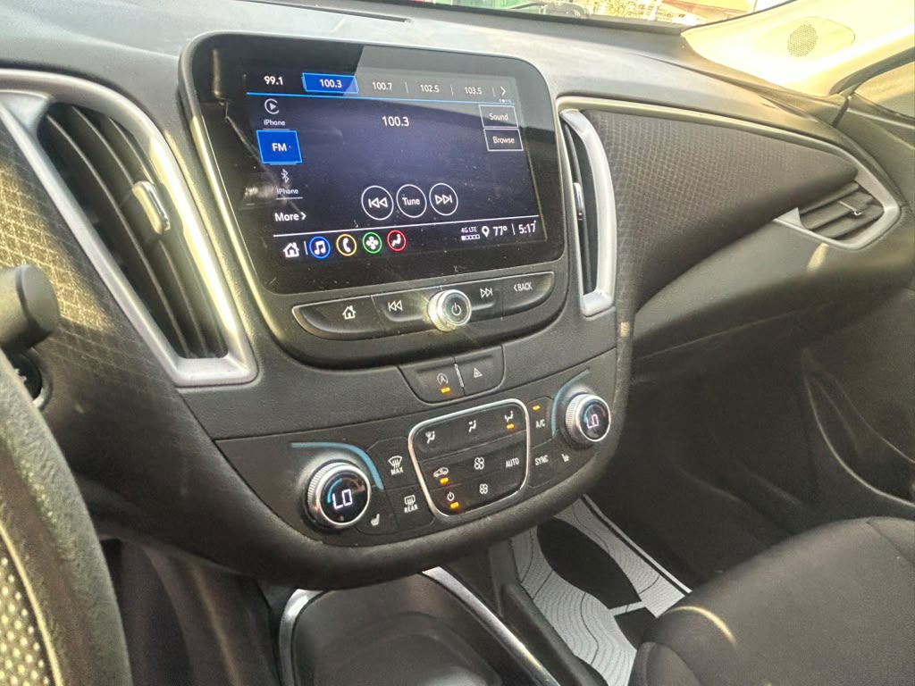 Used 2023 Chevrolet Malibu LT w/ 1LT FWD image 11