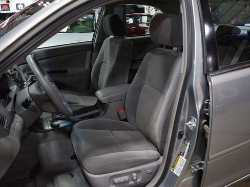 Used 2005 Toyota Camry LE image 17