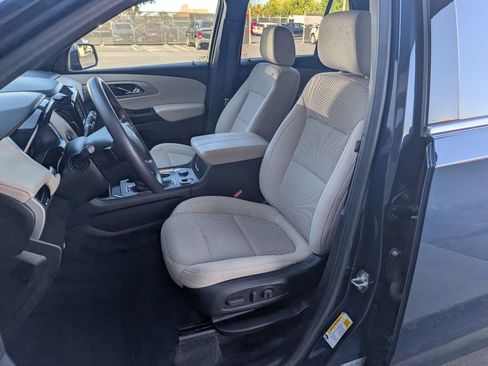 Used 2022 Chevrolet Traverse LS image 6