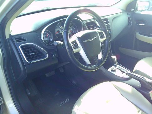 Used 2014 Chrysler 200 Limited image 8