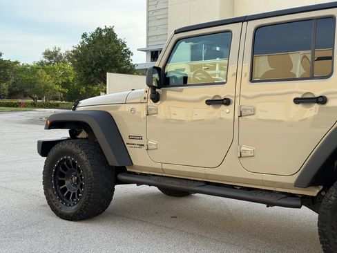 Used 2018 Jeep Wrangler Unlimited Sport S AWD/4WD image 33