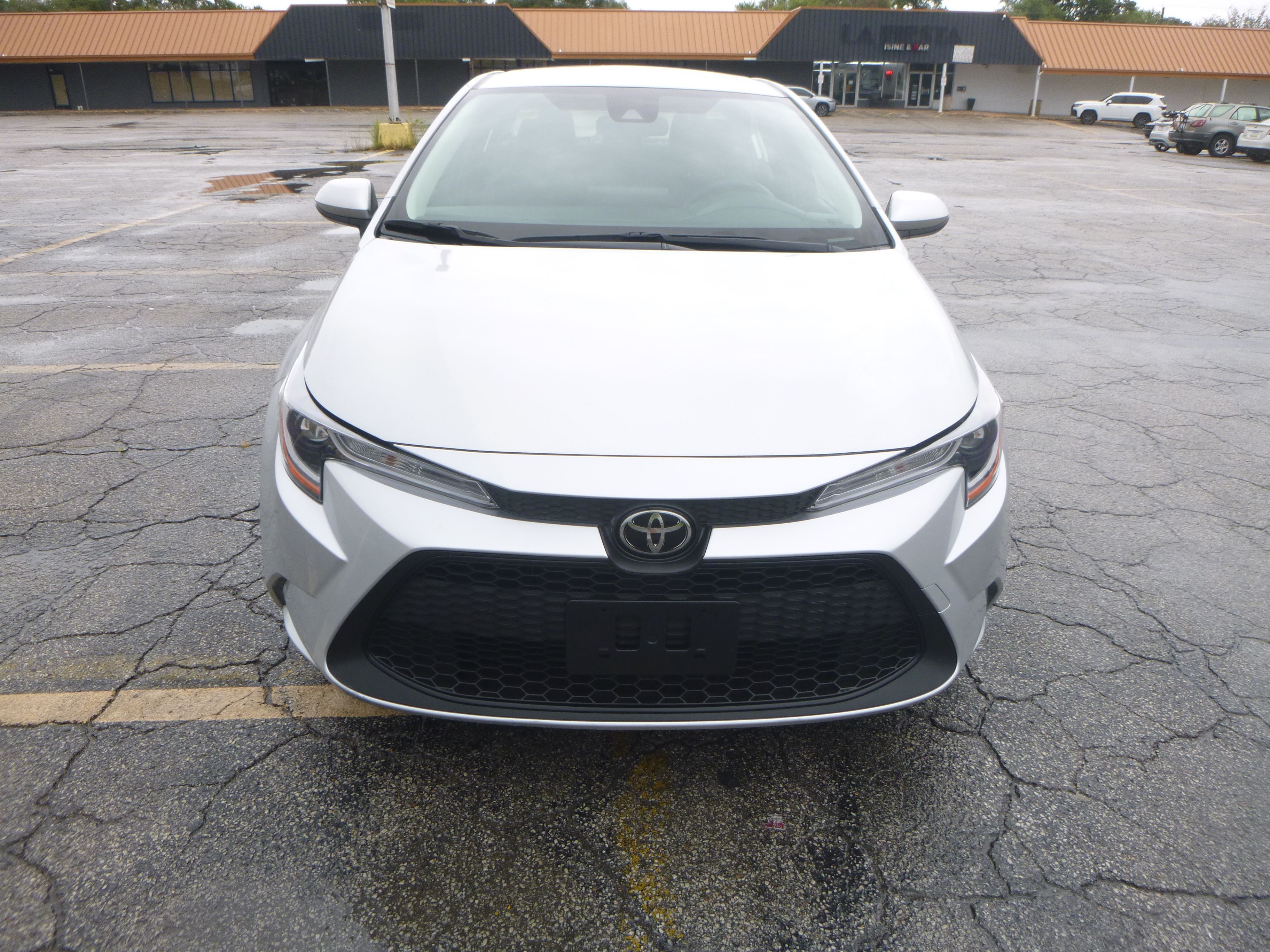 Used 2022 Toyota Corolla LE Sedan FWD image 3