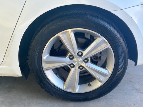 Used 2015 Chevrolet Cruze LT image 28