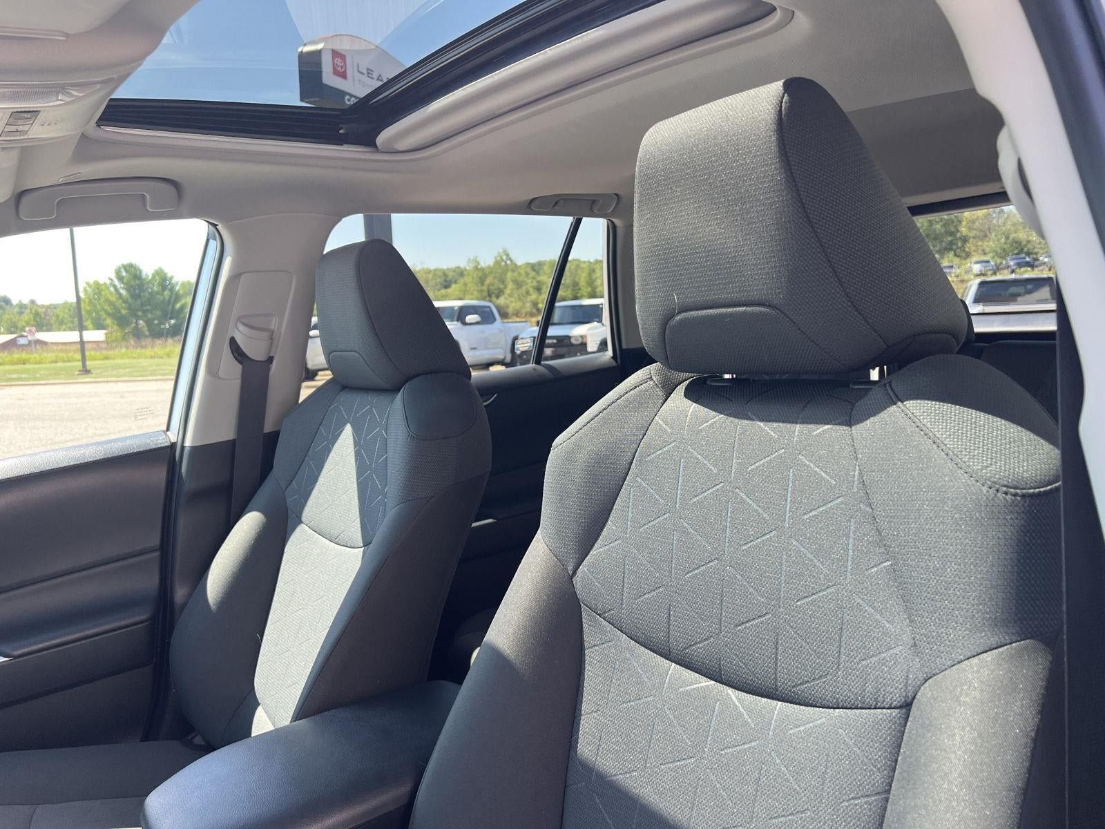 Used 2024 Toyota RAV4 XLE AWD/4WD image 17