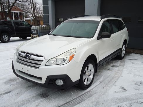 Used 2014 Subaru Outback 2.5i image 2