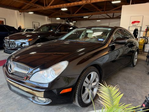 Used 2009 Mercedes-Benz CLS 550 w/ Premium Package image 6