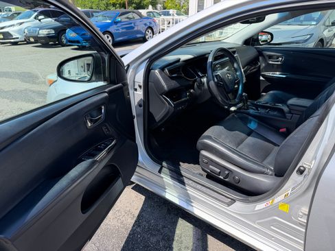 Used 2013 Toyota Avalon Limited FWD image 2