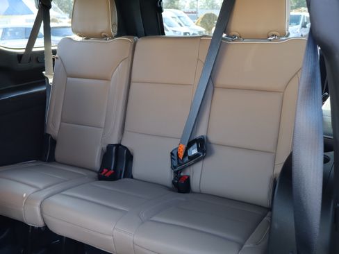 Used 2021 Chevrolet Suburban Premier image 16