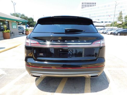 Used 2022 Lincoln Nautilus FWD image 6