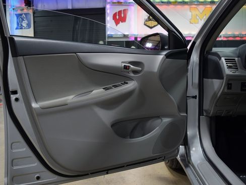 Used 2012 Toyota Corolla LE image 27