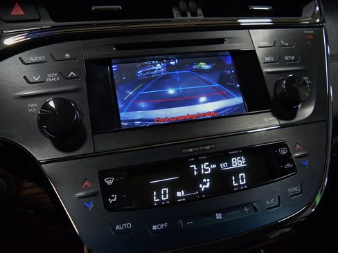 Used 2013 Toyota Avalon XLE Touring FWD image 26