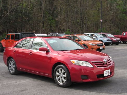 Used 2011 Toyota Camry LE Sedan FWD image 11