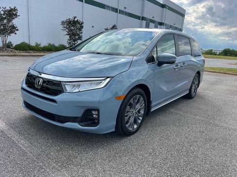 Used 2025 Honda Odyssey Touring image 3